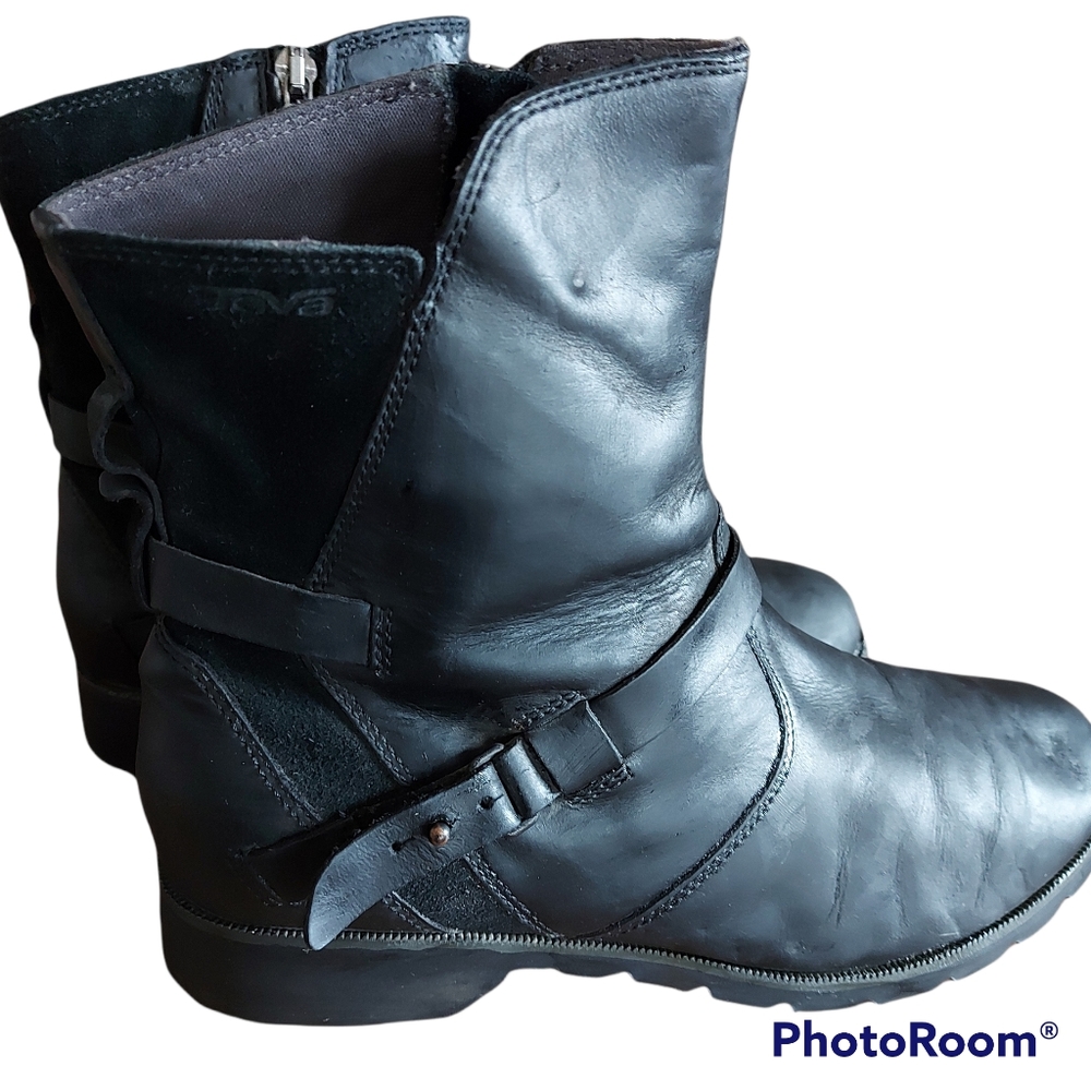 Teva black leather boots with side zippers 8.5